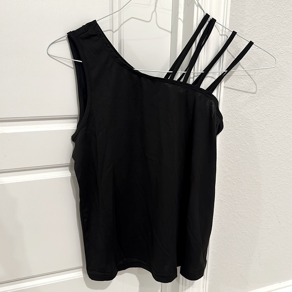 BRAND NEW! NEVER BEEN WORN! Black tank (size small)